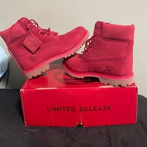 RED TIMBERLAND BOOTS WOMEN 7.5